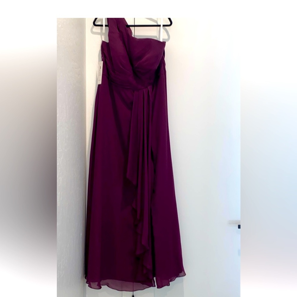 Wear Your Love
Formal Gown
Color Plum
Or Burgundy
20X47